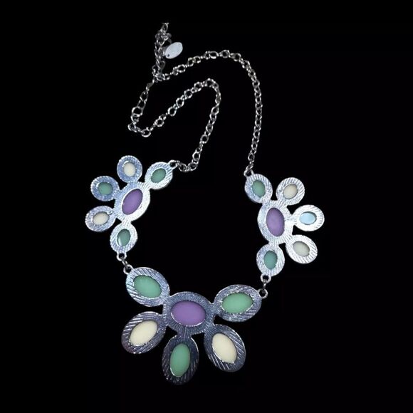 SIGNED 'C' CHARMING CHARLIE SILVER TONE STATEMENT BIB NECKLACE 21" - Picture 3 of 4